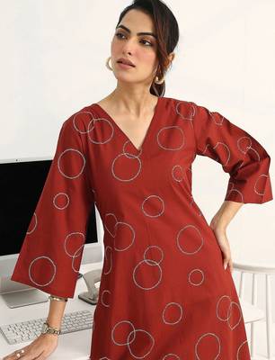 women printed regular kurta with trousers 2