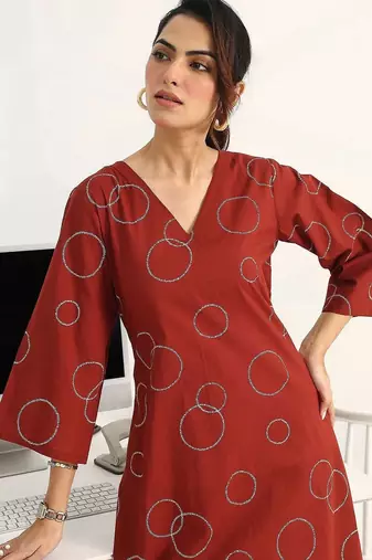 women printed regular kurta with trousers