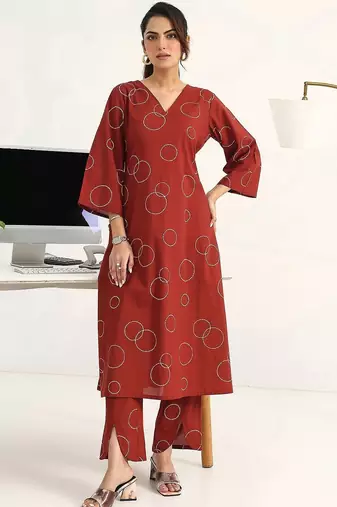 women printed regular kurta with trousers