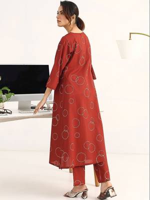 women printed regular kurta with trousers 4