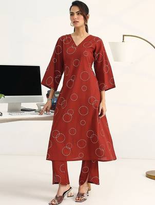 women printed regular kurta with trousers 6