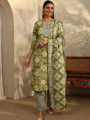women printed regular thread work kurta with trousers & with dupatta 1