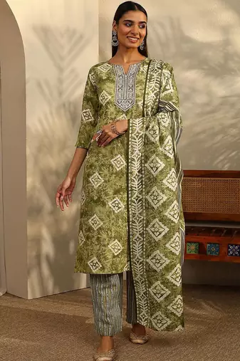 women printed regular thread work kurta with trousers & with dupatta