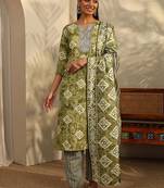 women printed regular thread work kurta with trousers & with dupatta