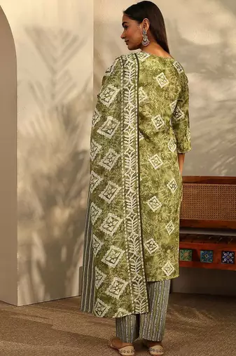 women printed regular thread work kurta with trousers & with dupatta