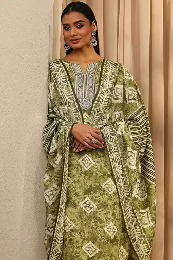 women printed regular thread work kurta with trousers & with dupatta