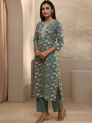 women floral printed regular thread work kurta with trousers & with dupatta 3