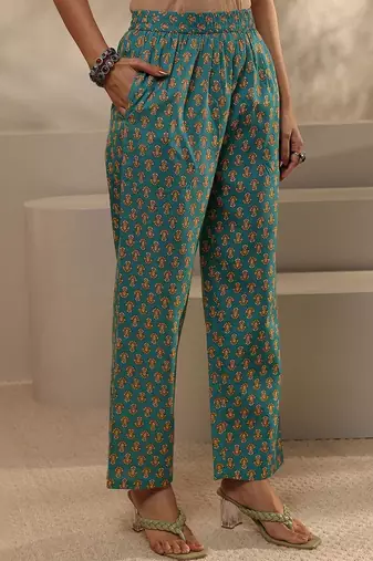 women floral printed regular thread work kurta with trousers & with dupatta