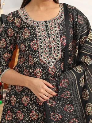 women floral printed regular cotton blend kurta with trousers & with dupatta 2