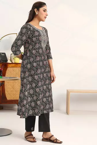 women floral printed regular cotton blend kurta with trousers & with dupatta