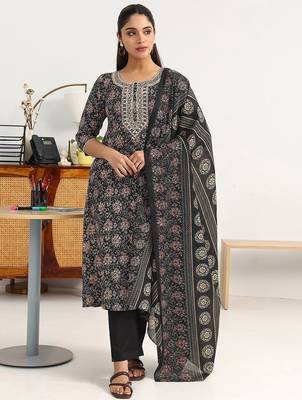 women floral printed regular cotton blend kurta with trousers & with dupatta 5
