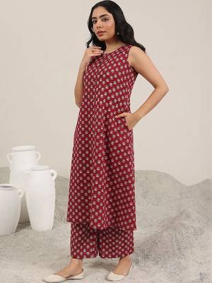 women ethnic motifs printed regular kurta with trousers 5