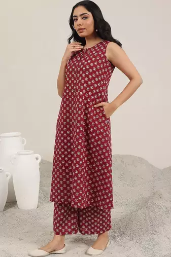 women ethnic motifs printed regular kurta with trousers
