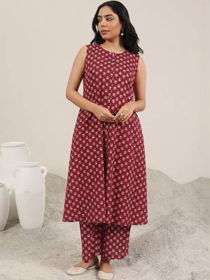 women ethnic motifs printed regular kurta with trousers 7