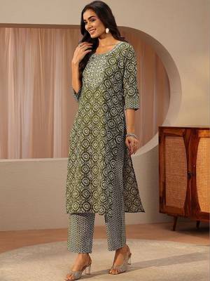 green ethnic printed cotton blend straight suit set 4