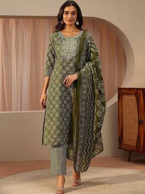 green ethnic printed cotton blend straight suit set 5