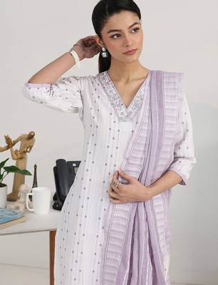 women ethnic motifs printed regular kurta with trousers & with dupatta 2
