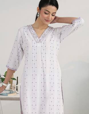 women ethnic motifs printed regular kurta with trousers & with dupatta 3