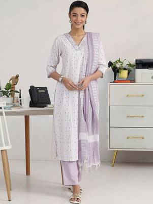 women ethnic motifs printed regular kurta with trousers & with dupatta 4