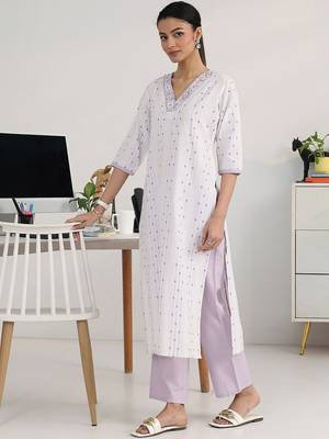 women ethnic motifs printed regular kurta with trousers & with dupatta 7