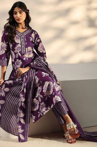 women floral printed regular thread work kurta with trousers & with dupatta