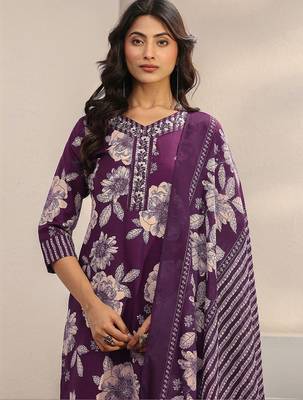 women floral printed regular thread work kurta with trousers & with dupatta 5