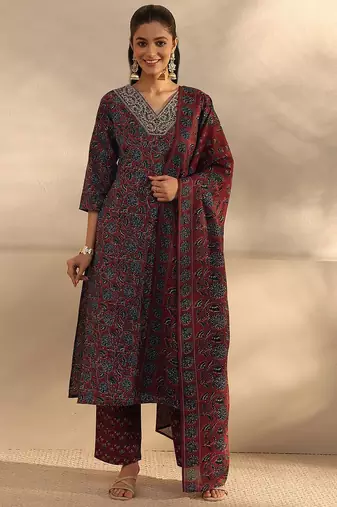 women floral printed regular kurta with trousers & with dupatta