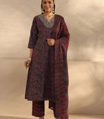 women floral printed regular kurta with trousers & with dupatta