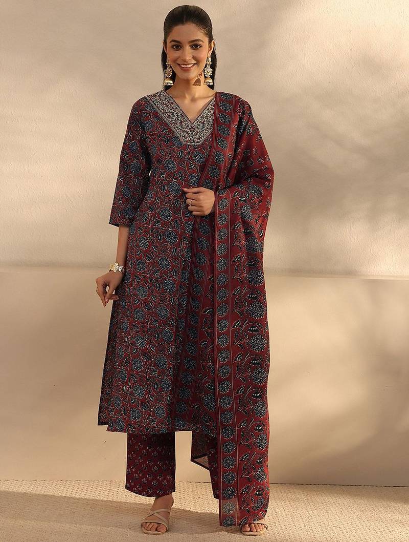 women floral printed regular kurta with trousers & with dupatta