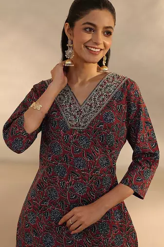 women floral printed regular kurta with trousers & with dupatta