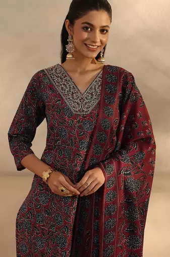 women floral printed regular kurta with trousers & with dupatta