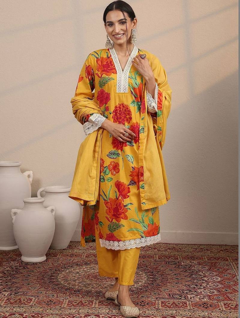 women floral printed regular kurta with trousers & with dupatta