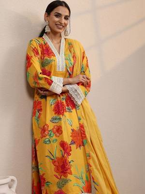 women floral printed regular kurta with trousers & with dupatta 3