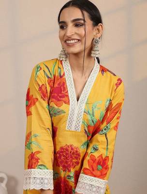 women floral printed regular kurta with trousers & with dupatta 5