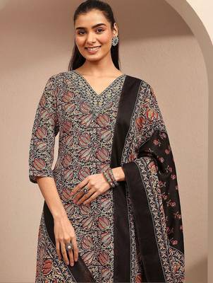 women ethnic motifs printed regular thread work kurta with trousers & with dupatta 4