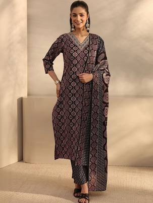 women ethnic motifs printed regular kurta with trousers & with dupatta 1
