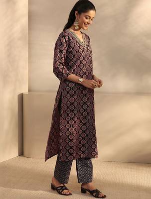 women ethnic motifs printed regular kurta with trousers & with dupatta 2