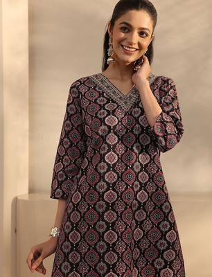 women ethnic motifs printed regular kurta with trousers & with dupatta 3
