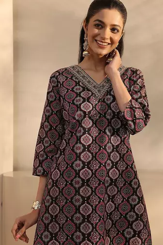 women ethnic motifs printed regular kurta with trousers & with dupatta