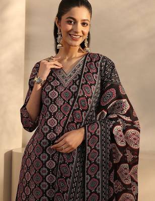 women ethnic motifs printed regular kurta with trousers & with dupatta 5