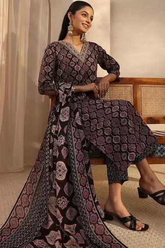 women ethnic motifs printed regular kurta with trousers & with dupatta