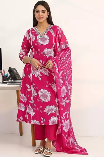 women floral printed regular kurta with trousers & with dupatta