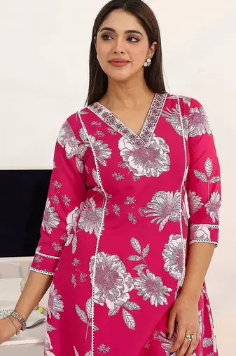 women floral printed regular kurta with trousers & with dupatta