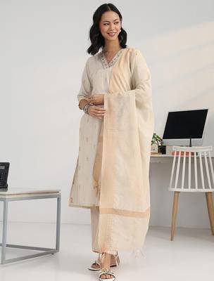 women floral regular thread work kurta with trousers & with dupatta 1