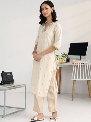 women floral regular thread work kurta with trousers & with dupatta 6
