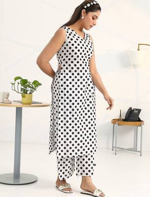 women printed regular kurta with palazzos 2