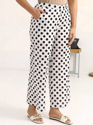 women printed regular kurta with palazzos 3