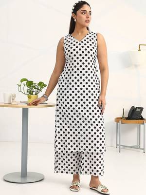 women printed regular kurta with palazzos 6