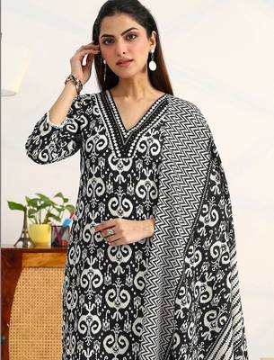 women ethnic motifs printed regular kurta with trousers & with dupatta 2