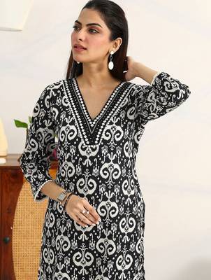 women ethnic motifs printed regular kurta with trousers & with dupatta 3